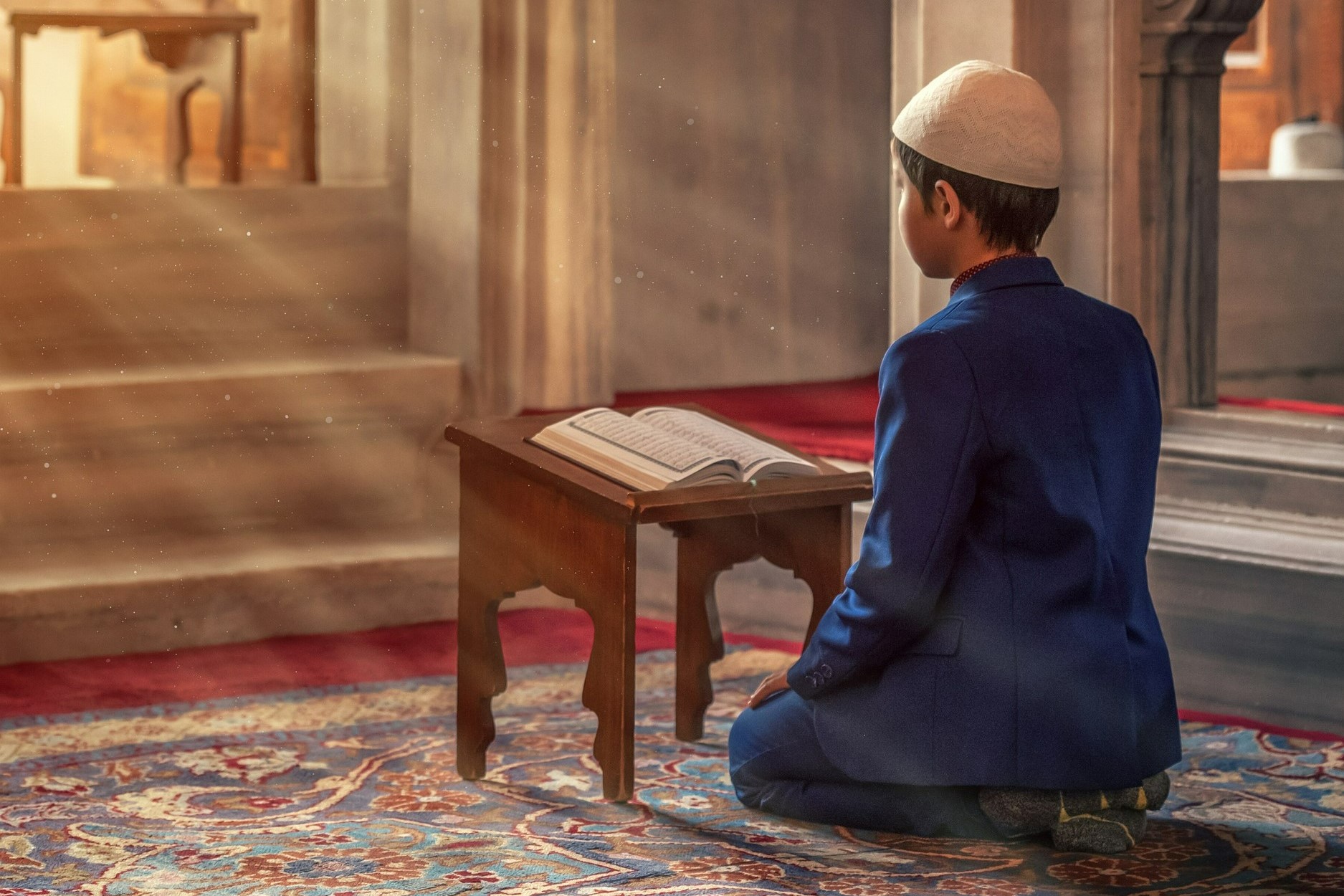 Ilustrasi seorang anak mengaji Al Qur'an oleh ID 15329403/Pixabay