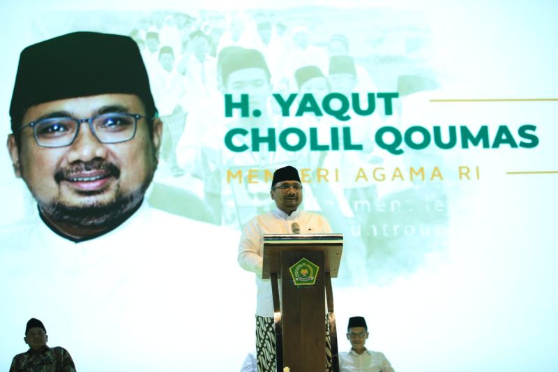 Menteri Agama Yaqut Cholil Qoumas saat meluncurkan peringatan Hari Santri 2022, di UIN KH Abdurrahman Wahid, Pekalongan, Selasa (27/9/2022). (Dok. ANTARA)