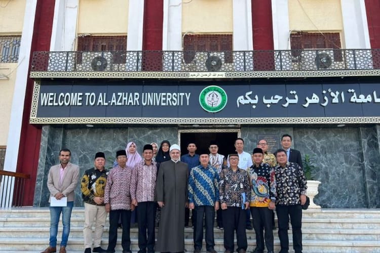 Gubernur Riau Syamsuar yang sempat menyambangi Universitas Al-Azhar di Kairo, Mesir, pada Minggu 