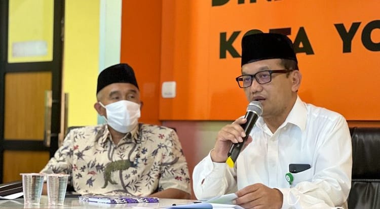 Ketua Baznas Kota Yogyakarta Syamsul Azhari (kanan) bersama Sekretaris Baznas Kota Yogyakarta Misbachruddin (kiri) 