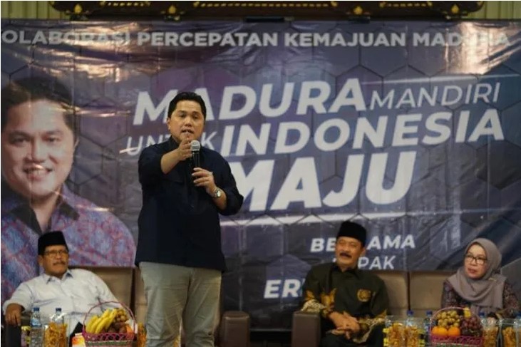 Menteri BUMN Erick Thohir saat mengikuti talk show bertajuk Kolaborasi Percepatan Ekonomi Bersama BUMN di Bangkalan. (Dok. Antara) 