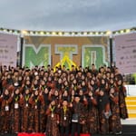 Para kafilah Jawa Timur yang menjadi juara umum pada Musabaqah Tilawatil Quran Nasional (MTQN) ke-29 di Banjarmasin, Kalsel, Rabu (19/10/2022). (FOTO ANTARA/HO-Pemprov Jatim)